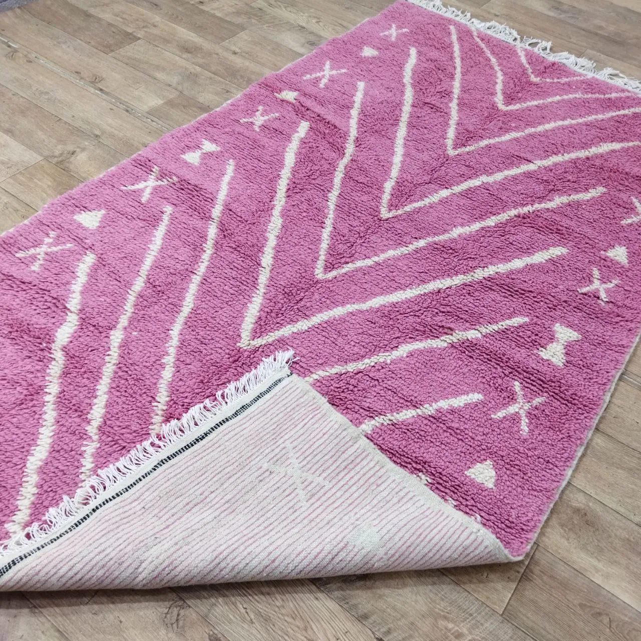 Authentic White And Pink Moroccan Rug - 5x8 Ft Wool Berber Pink Carpet