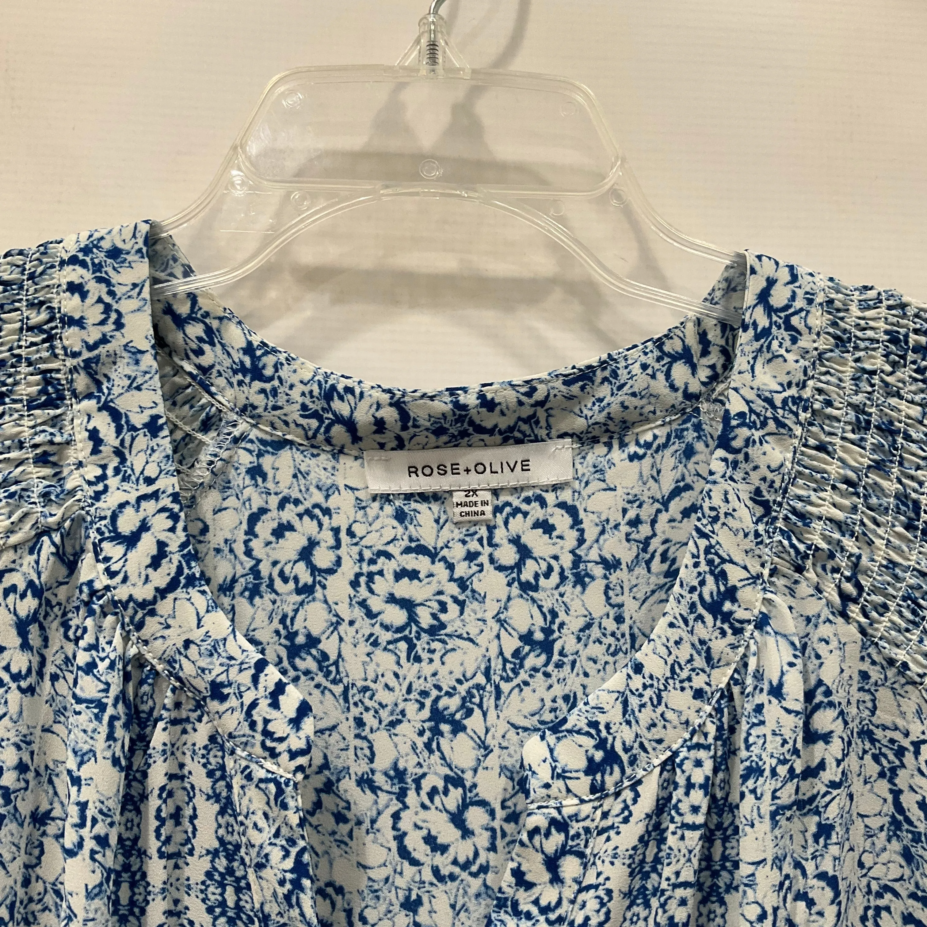 Blue & White Top Short Sleeve Rose And Olive, Size 2x