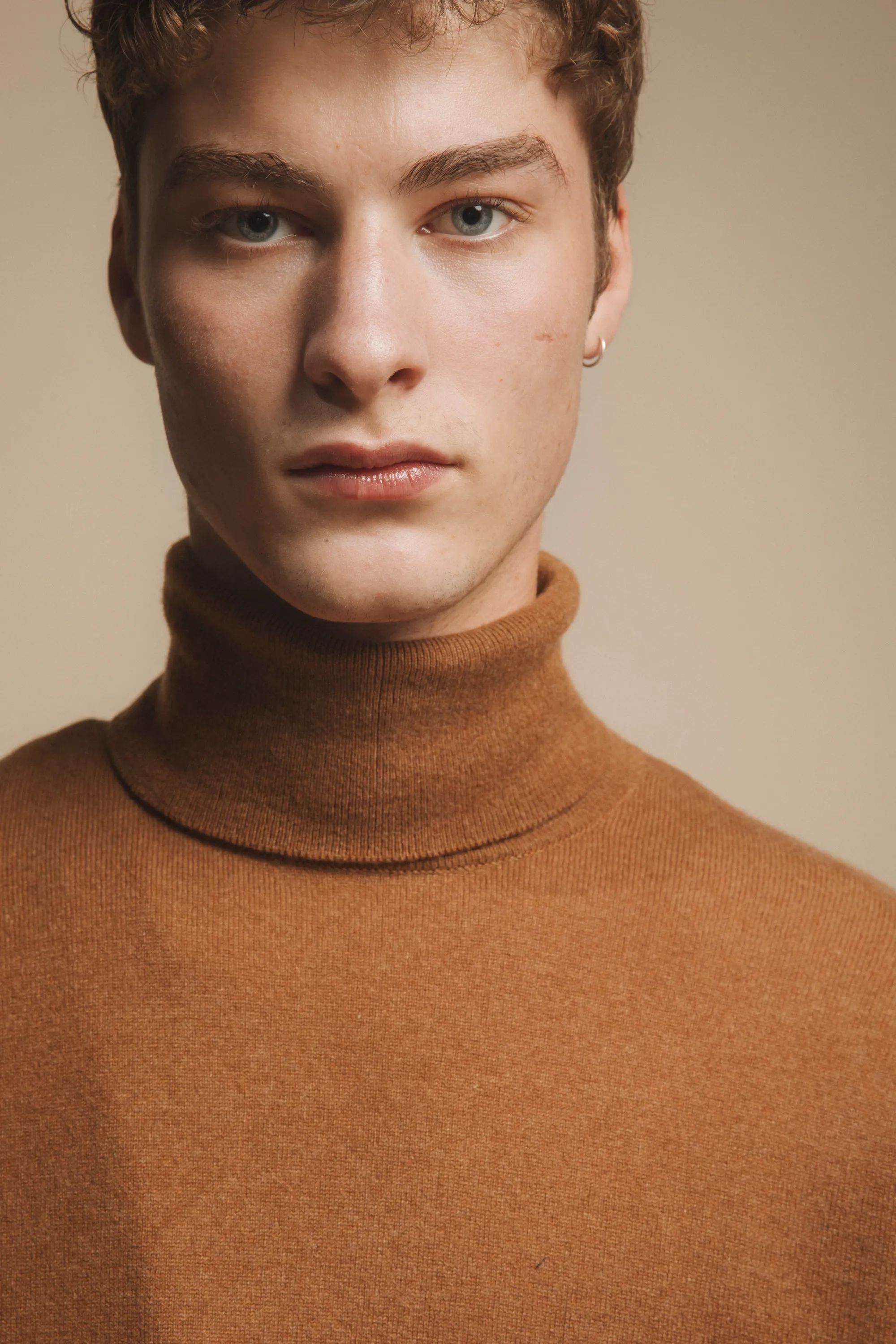 Made in Scotland Oxton Cashmere Roll Neck - Vicuna