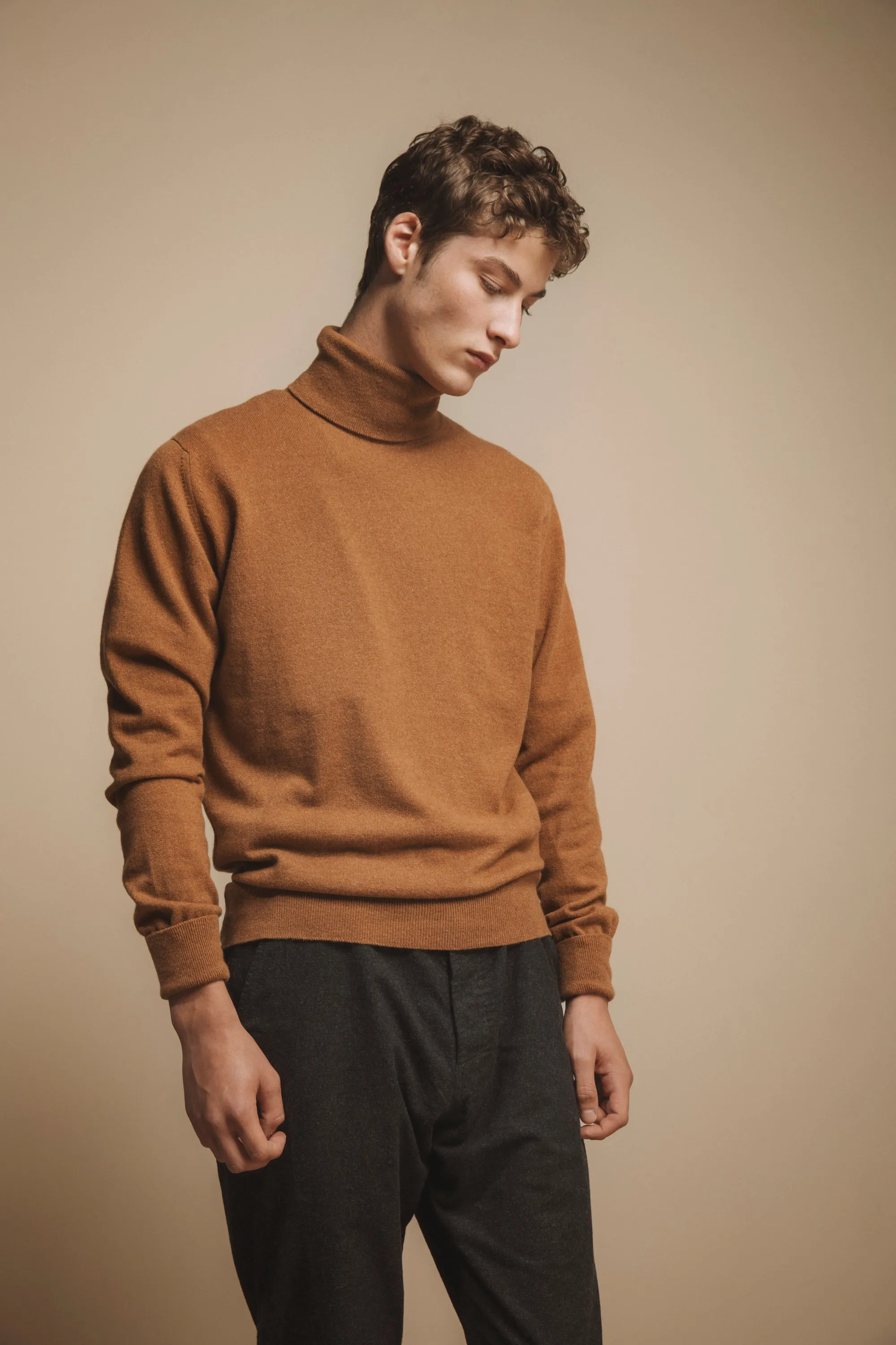 Made in Scotland Oxton Cashmere Roll Neck - Vicuna